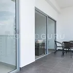 Infinitum Bayfront Condo By Nomad Guru